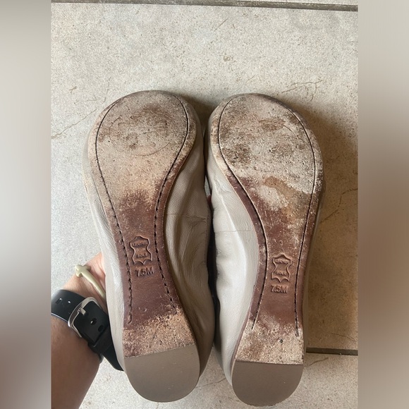 Tory Burch Caroline ballet flats! Size 7.5. Previously worn and loved! - Picture 10 of 10